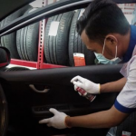 Cara Bersihkan Kabin Mobil Pakai 4 Cara Jitu